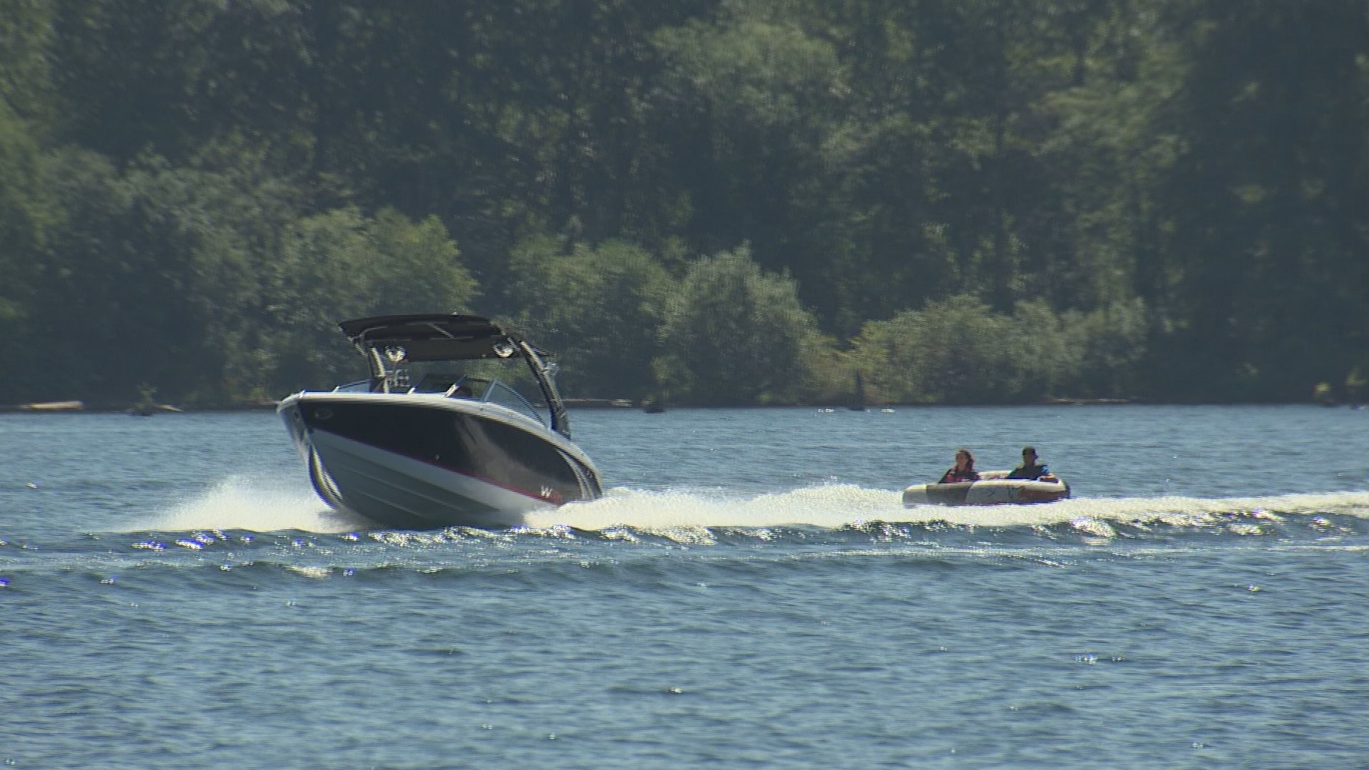 Go tubing on Lake Washington with Seattle Boat's FunShare program